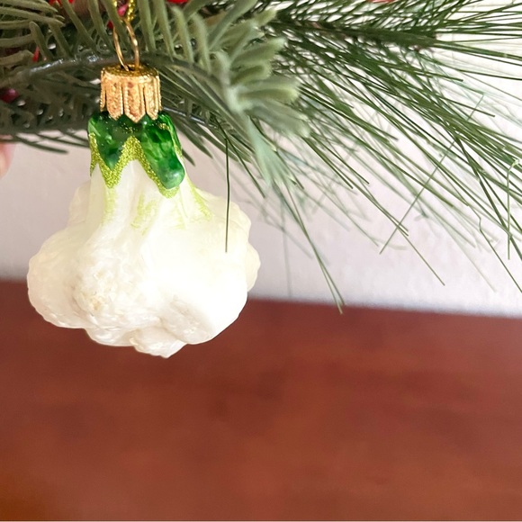 Sur La Table cauliflower glass  Christmas tree Ornament - Picture 1 of 5